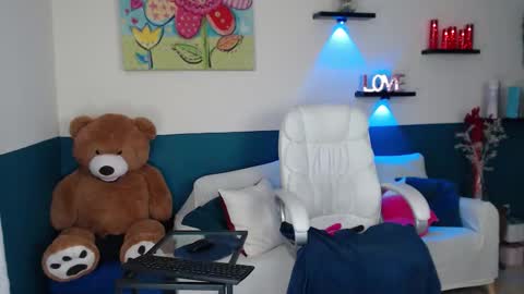 hebelongs2her online show from 03.09.26