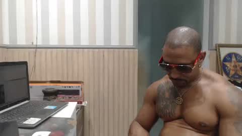 Snapshot of hebertgomes chatting on 05.24.26 hebertgomes online show from 05.24.26