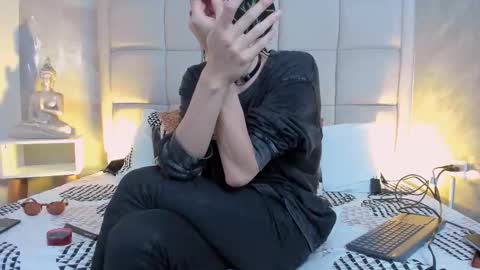 Keira Hecate online show from 12.14.25