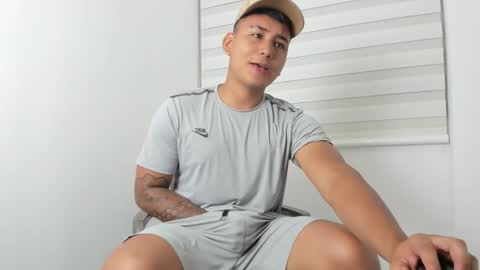 Snapshot of hector_18_ chatting on 11.13.25 18 online show from 11.13.25