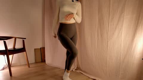 Snapshot of hee_jeen chatting on 01.22.25 Jeen online show from 01.22.25