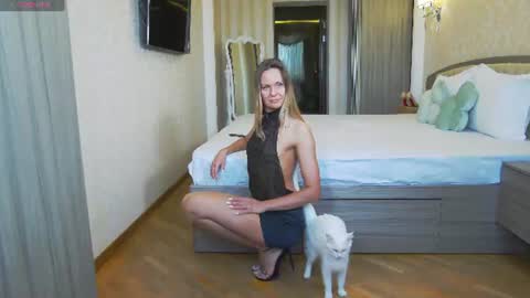 Snapshot of hefner_girl chatting on 07.05.26 Helen online show from 07.05.26