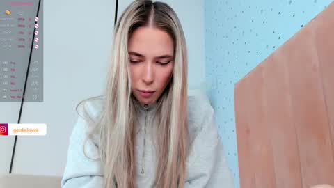 Snapshot of heidas_passion chatting on 03.09.25 Heida online show from 03.09.25