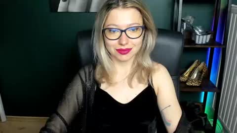 Snapshot of heidi_pleasure chatting on 06.16.26 Heidi online show from 06.16.26