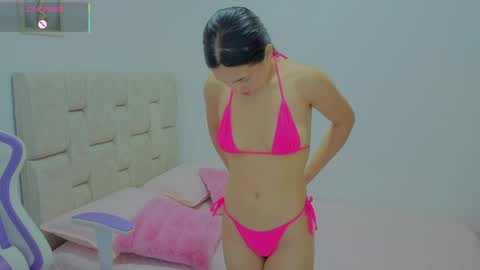 Snapshot of heilyevans chatting on 05.07.26 Heily online show from 05.07.26