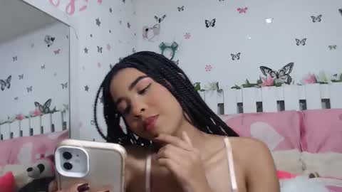 Snapshot of hela_sexy_xx chatting on 12.20.25 hella online show from 12.20.25