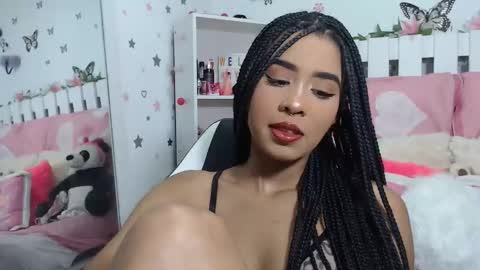 Snapshot of hela_sexy_xx chatting on 12.22.25 hella online show from 12.22.25