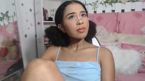 Snapshot of hela_sexy_xx chatting on 03.19.26 hella online show from 03.19.26