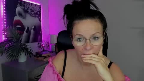 Helen online show from 09.20.25