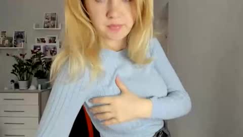 Snapshot of helen_angel_girl chatting on 11.20.25 Helen sven online show from 11.20.25