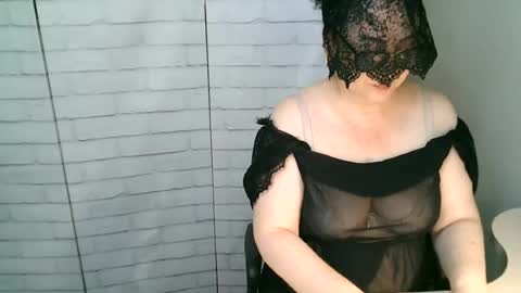 Snapshot of helen_xi chatting on 06.22.26 Helen online show from 06.22.26