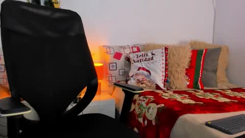 Helena Santos  online show from 12.04.25