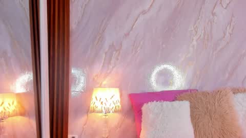 Helena Santos  online show from 02.12.26