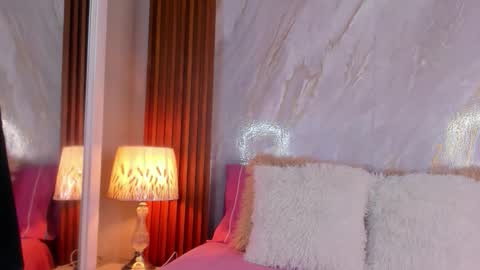 Helena Santos  online show from 03.19.26