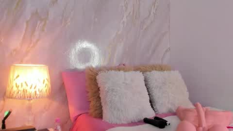 Helena Santos  online show from 05.18.26
