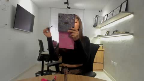 Snapshot of helenafoumier chatting on 05.03.26 helenafoumier online show from 05.03.26
