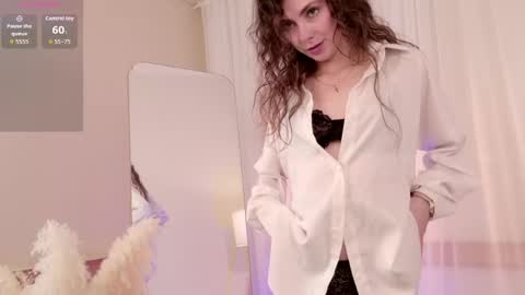 Snapshot of helenblash chatting on 05.21.26 Scarlet online show from 05.21.26