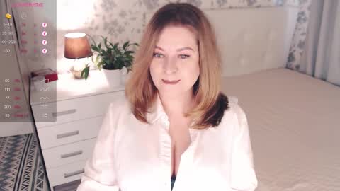 Snapshot of helenbonham chatting on 10.15.25 Helena Bonham online show from 10.15.25