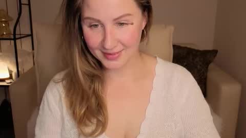 Snapshot of helens_lov chatting on 09.28.25 Helen online show from 09.28.25