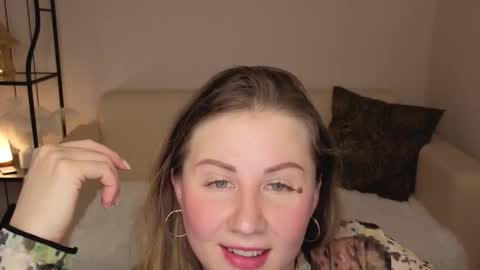 Snapshot of helens_lov chatting on 11.22.25 Helen online show from 11.22.25