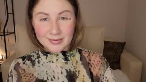 Snapshot of helens_lov chatting on 11.30.25 Helen online show from 11.30.25