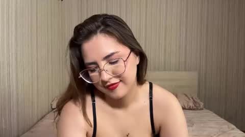Snapshot of helgadaoud chatting on 07.04.26 Ada online show from 07.04.26