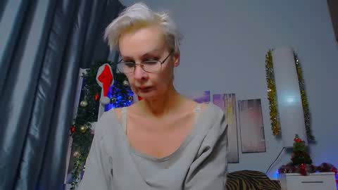 Snapshot of helgahimmele chatting on 01.12.25 Helga online show from 01.12.25