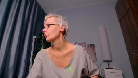 Snapshot of helgahimmele chatting on 02.12.25 Helga online show from 02.12.25