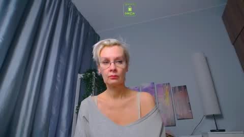 Snapshot of helgahimmele chatting on 02.14.25 Helga online show from 02.14.25