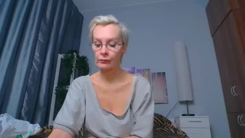 Snapshot of helgahimmele chatting on 02.18.25 Helga online show from 02.18.25