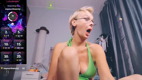 Snapshot of helgahimmele chatting on 10.09.25 Helga online show from 10.09.25