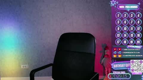 Snapshot of hell_on_heels_ chatting on 05.19.26 - show loyalty and subscribe - online show from 05.19.26