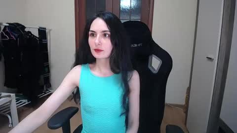 Snapshot of hella_helen chatting on 05.19.26 Helen online show from 05.19.26