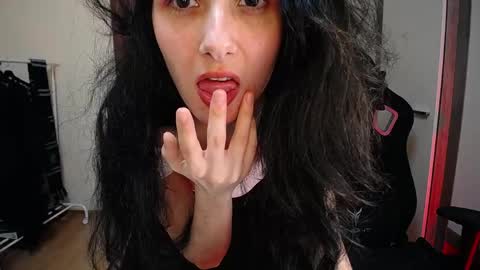 Snapshot of hella_helen chatting on 05.21.26 Helen online show from 05.21.26