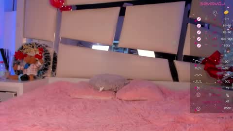 Snapshot of hellen__smith_ chatting on 12.20.25 hellen__smith_ online show from 12.20.25