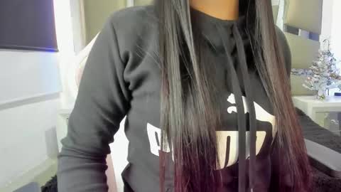 Snapshot of hellen__smith_ chatting on 12.22.25 hellen__smith_ online show from 12.22.25