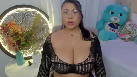 Snapshot of hellenamazing chatting on 03.10.26 hellenamazing online show from 03.10.26