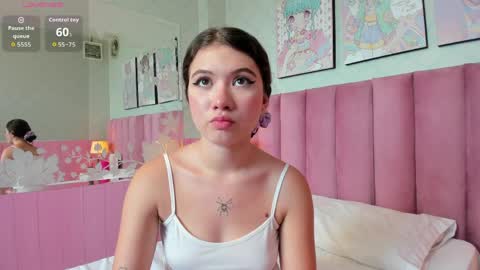 Snapshot of hellencute18_ chatting on 05.22.26 online show from 05.22.26