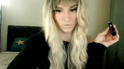 Snapshot of hellenspellman chatting on 03.04.25 Helen Spellman online show from 03.04.25