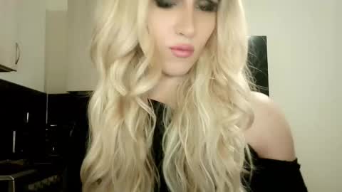 Snapshot of hellenspellman chatting on 03.08.25 Helen Spellman online show from 03.08.25