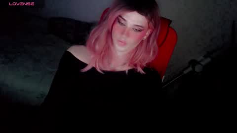 Snapshot of hellenspellman chatting on 11.18.25 Helen Spellman online show from 11.18.25