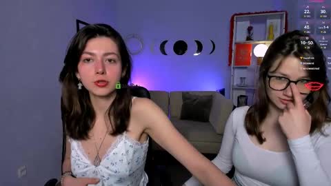 Snapshot of helli_belli chatting on 05.19.26 Helli online show from 05.19.26