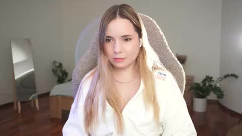 Snapshot of hello_taya chatting on 09.29.25 Taya online show from 09.29.25