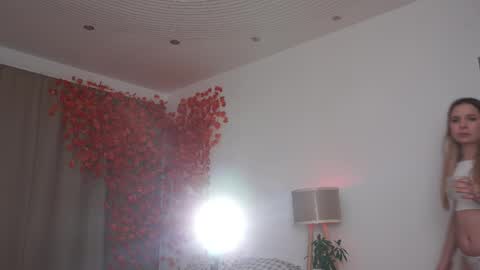 Snapshot of hello_taya chatting on 10.12.25 Taya online show from 10.12.25