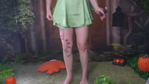 Snapshot of hello_taya chatting on 10.15.25 Taya online show from 10.15.25