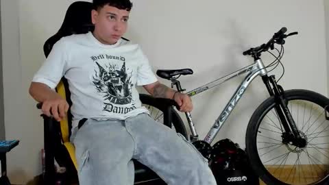 Snapshot of hellstar_team chatting on 10.19.25 Star and Andy online show from 10.19.25