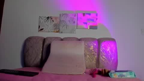 Snapshot of hellzel_moon chatting on 06.18.26 Hellzel online show from 06.18.26
