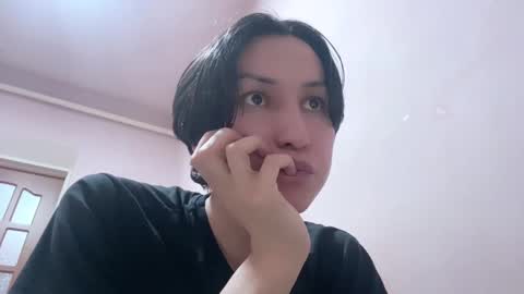 Snapshot of hencamx chatting on 02.05.25 Eva online show from 02.05.25