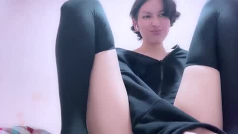 Snapshot of hencamx chatting on 02.06.25 Eva online show from 02.06.25