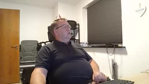 Snapshot of henrikrp1971 chatting on 11.08.25 henrikrp1971 online show from 11.08.25